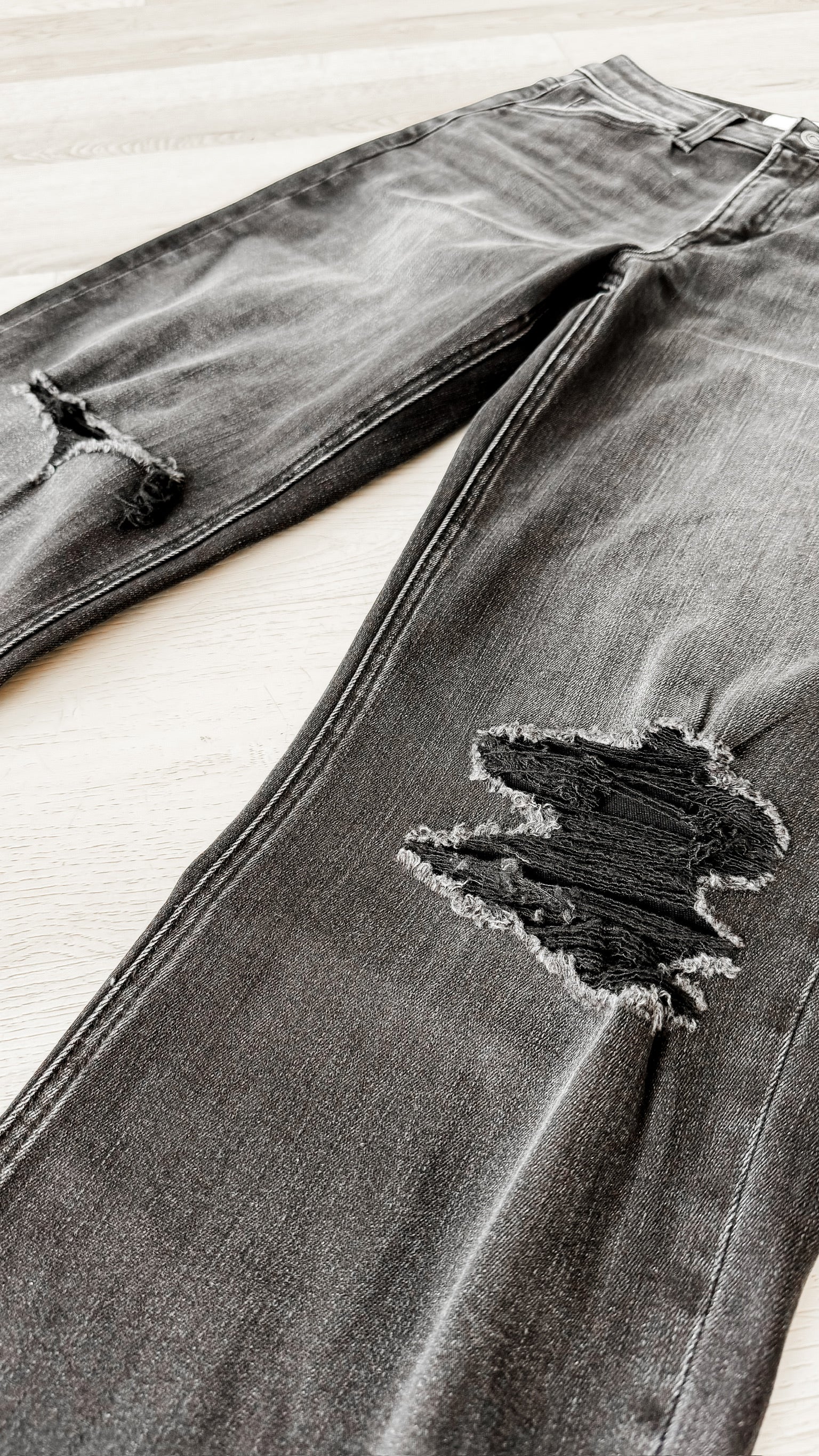 Vervet Distressed Barrel Jeans