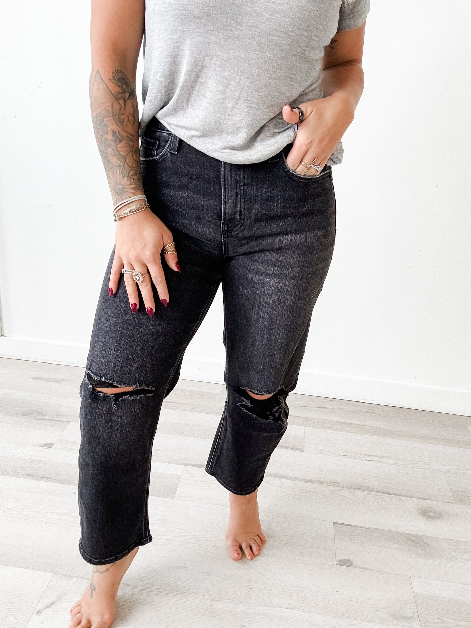Vervet Distressed Barrel Jeans