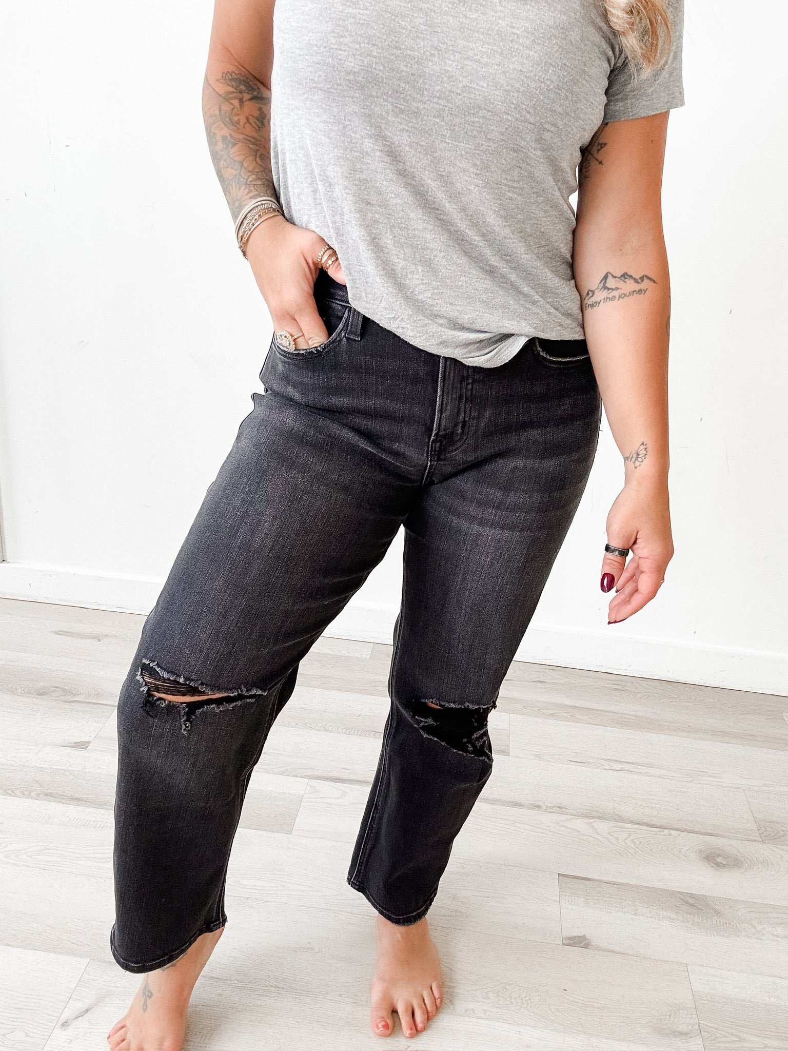 Vervet Distressed Barrel Jeans