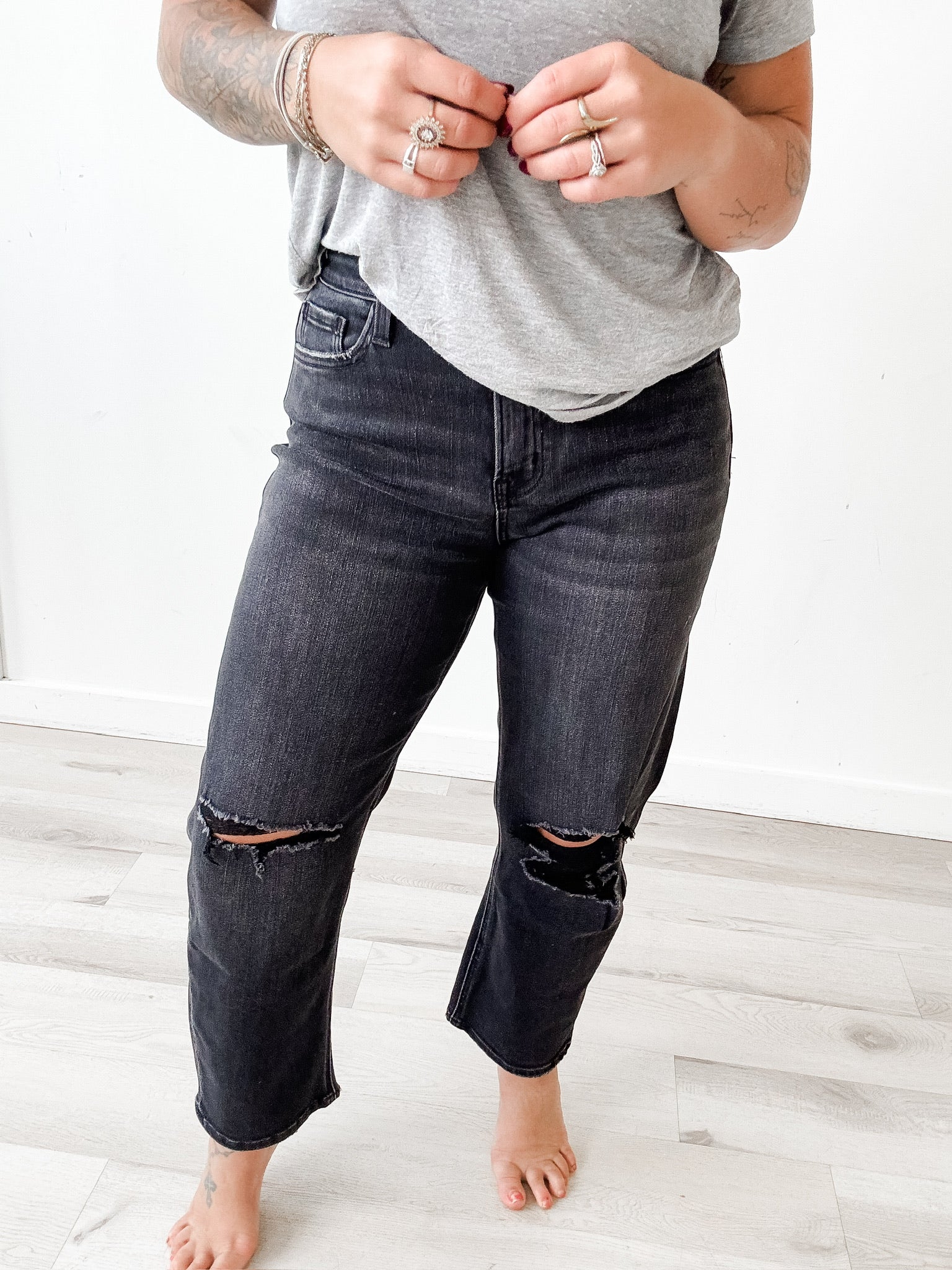 Vervet Distressed Barrel Jeans